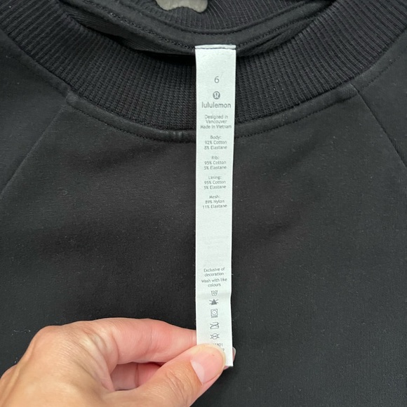 Brand new Lululemon Scuba Crew, size 6 in Black - Picture 4 of 6